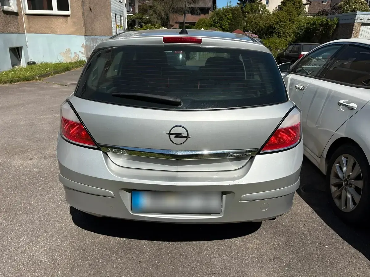 Second-hand Opel Astra 105 CP (77 kW) 2006 Argintiu Hatchback