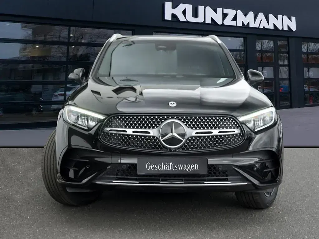 Gebraucht Mercedes GLC200 AMG 163 PS (119 kW) 2026 Obsidianschwarz metallic SUV