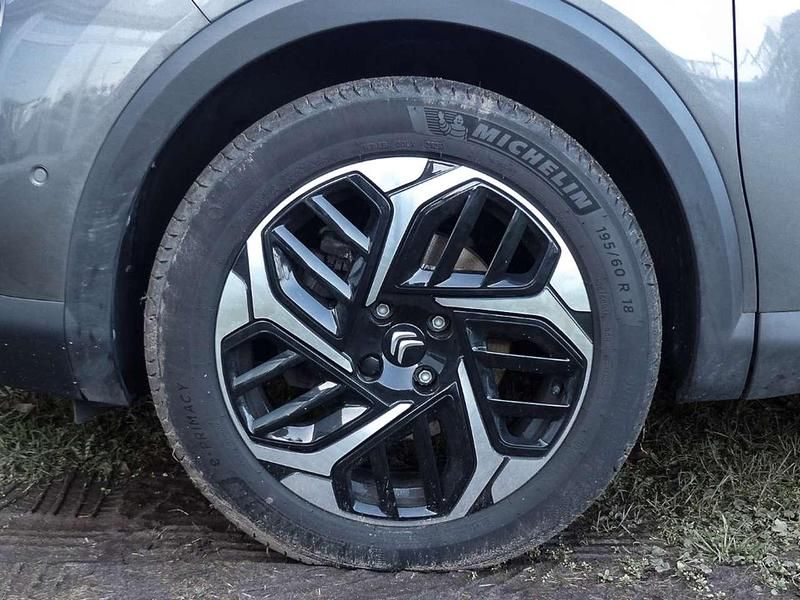 Gebraucht Citroën C4 Shine 131 PS (96 kW) 2023 Platinum grey / metallic SUV