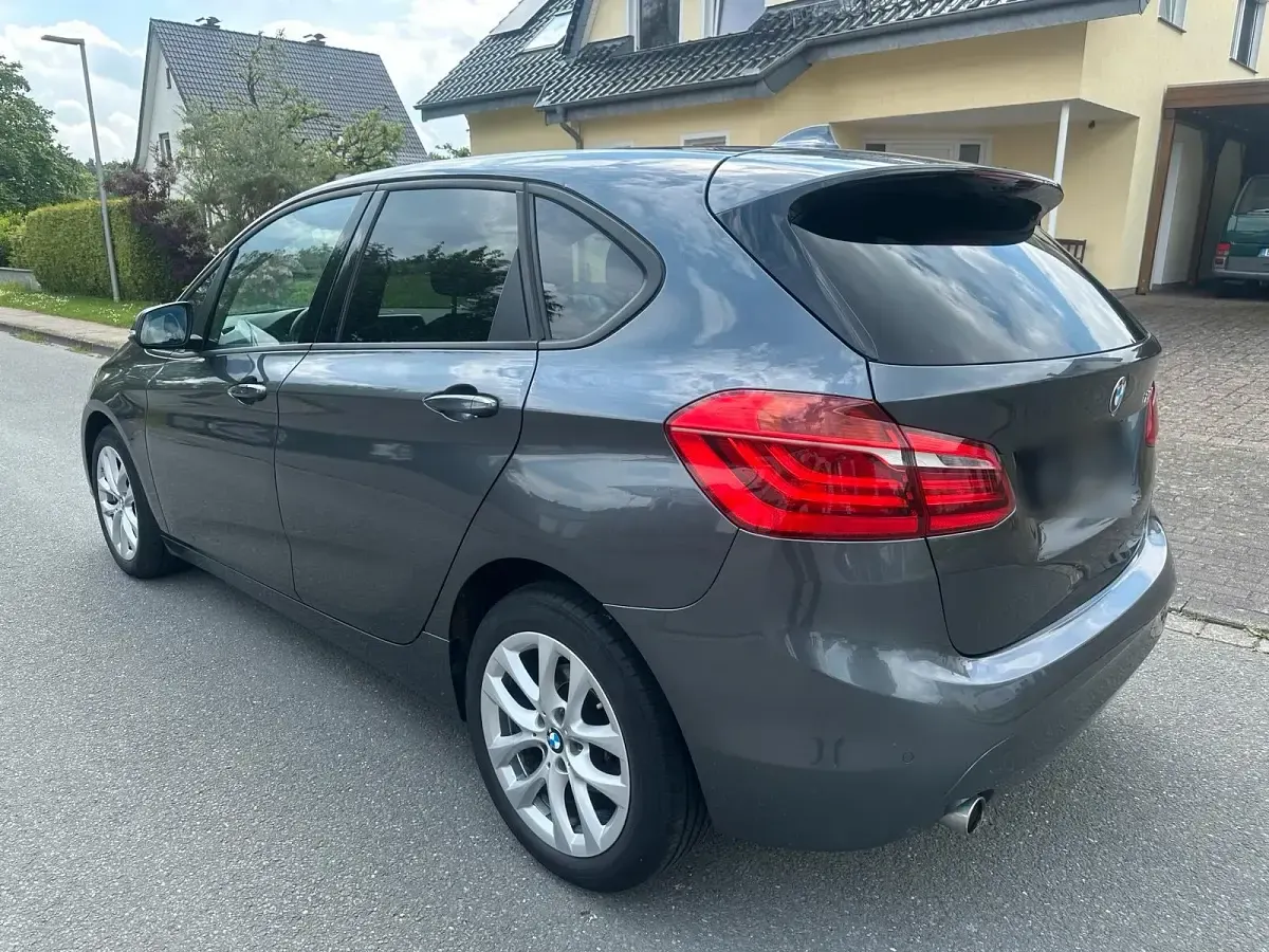 Gebraucht BMW 216 Active Tourer 116 PS (85 kW) 2015 Grau Van / Kleinbus