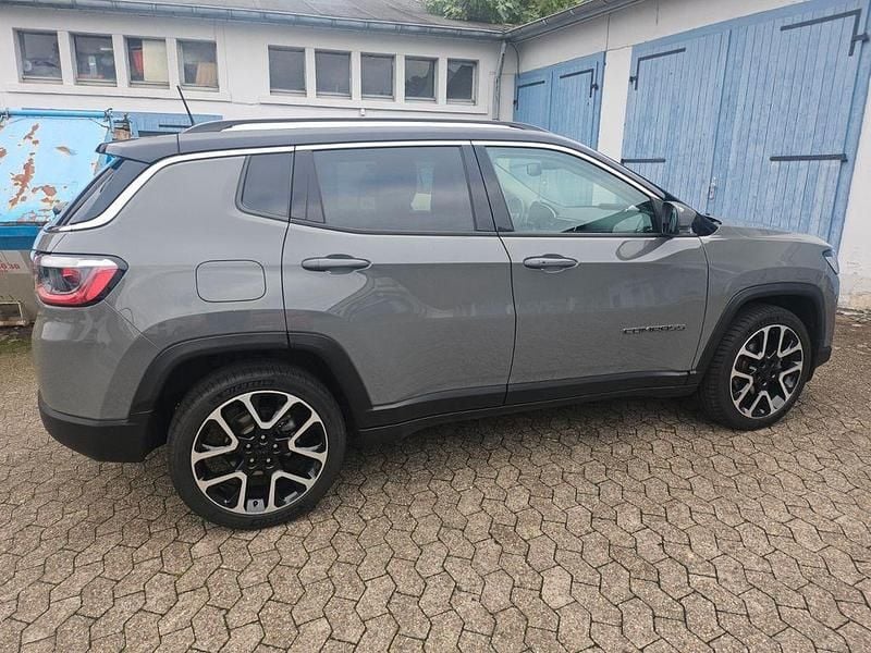 Grau Gebraucht 2021 Jeep Compass Limited SUV | 19.700 € (Guter Preis) - Bild 1/4
