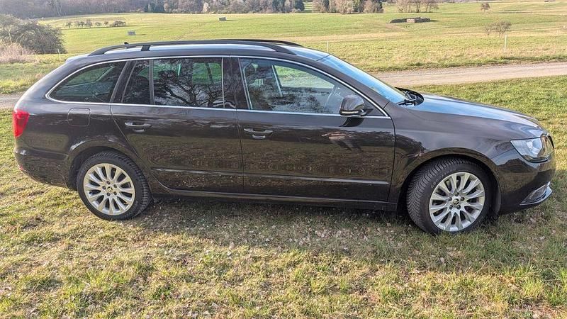 Gebraucht Skoda Superb Exclusive 140 PS (102 kW) 2014 Braun Kombi