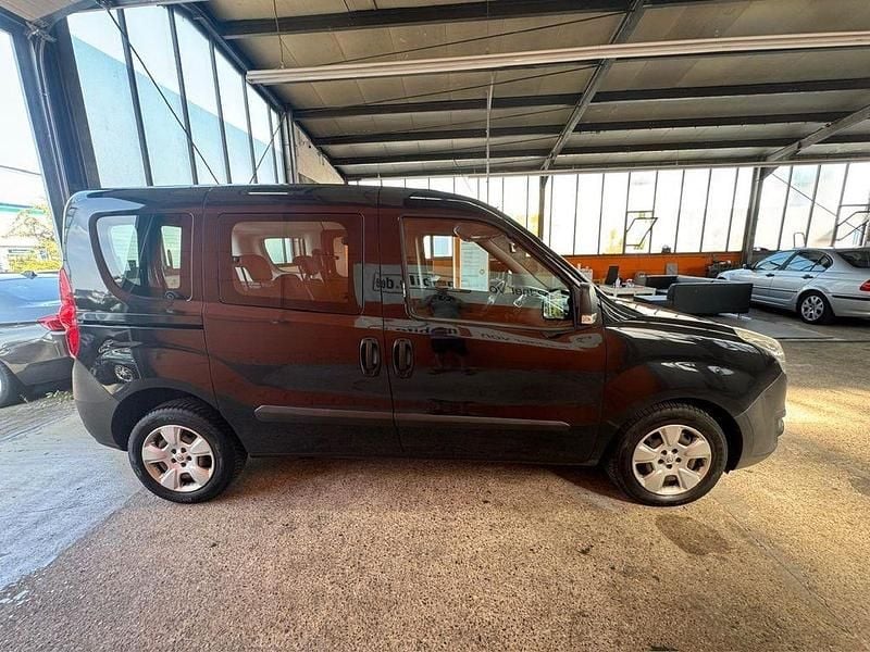 Gebraucht Opel Combo Selection 90 PS (66 kW) 2016 Schwarz Van / Kleinbus