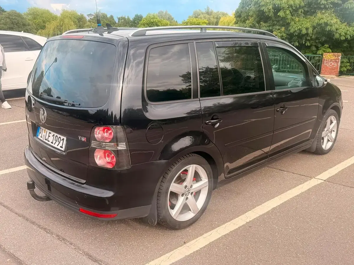 Gebraucht VW Touran 140 PS (102 kW) 2010 Schwarz Van / Kleinbus