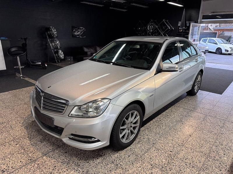Silber Gebraucht 2011 Mercedes C180 Limousine | 8.999 € (Guter Preis) - Bild 1/4