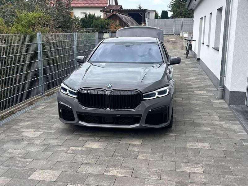 Grau Gebraucht 2022 BMW 730 Limousine | 53.725 € (Guter Preis) - Bild 1/4
