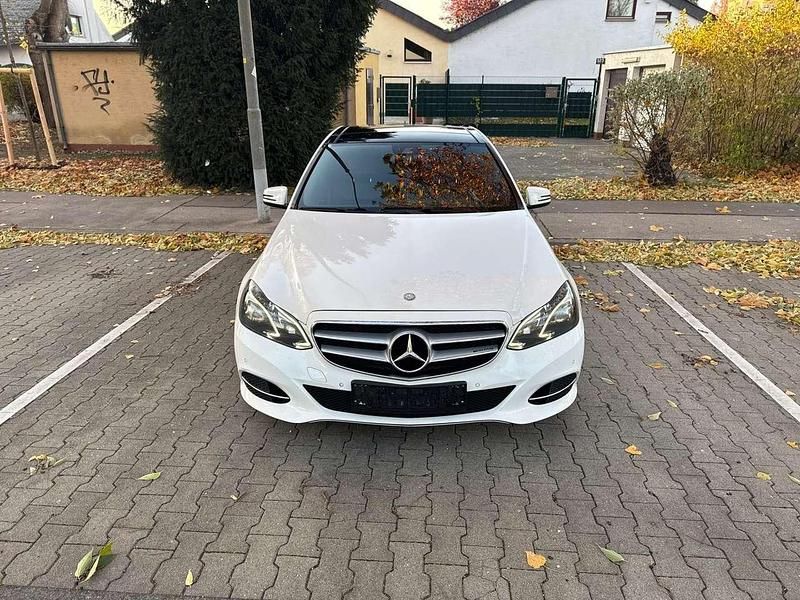 Gebraucht Mercedes E250 Avantgarde 204 PS (150 kW) 2015 Weiß Limousine