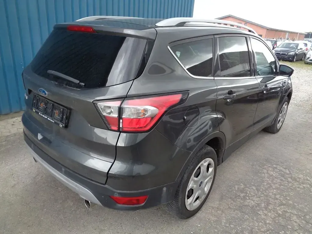 Gebraucht Ford Kuga Trend 120 PS (88 kW) 2018 Grau SUV