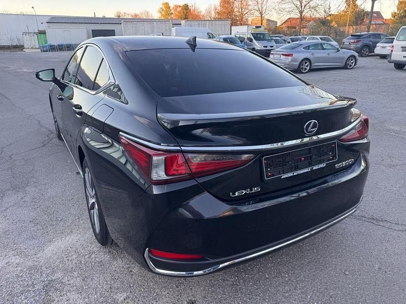 Gebraucht Lexus ES300H 178 PS (130 kW) 2021 Schwarz Limousine