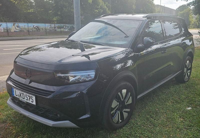 Lackierung schwarz perla nera/typ a Gebraucht 2025 Opel Frontera SUV | 26.995 € (Fairer Preis) - Bild 1/4