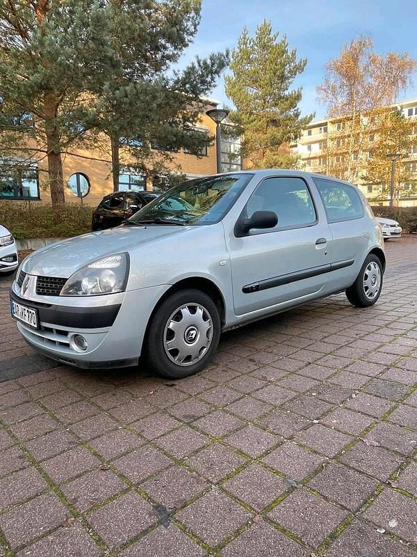 Silber Gebraucht 2003 Renault Clio II Kleinwagen | 2.100 € - Bild 1/4