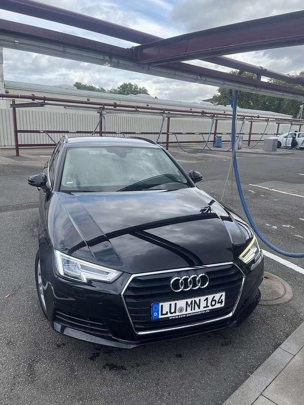 Schwarz Gebraucht 2016 Audi A4 Basis Kombi | 16.000 € (Etwas zu teuer) - Bild 1/4