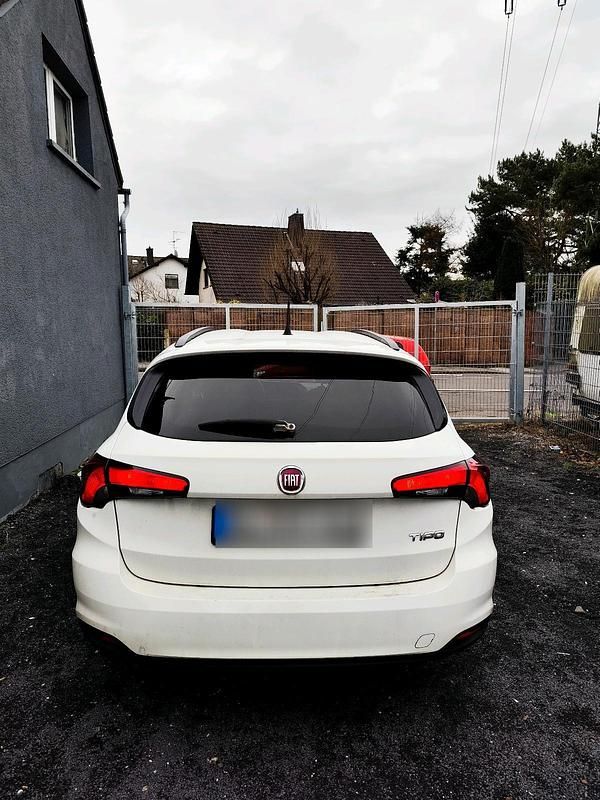 Gebraucht Fiat Tipo 95 PS (69 kW) 2017 Weiß Kleinwagen