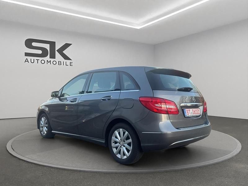 Gebraucht Mercedes B200 156 PS (114 kW) 2012 Grau Van / Kleinbus