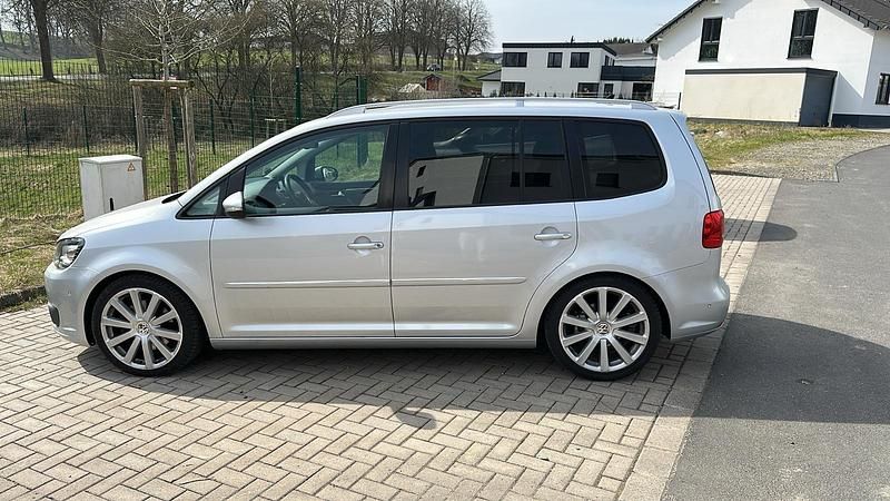 Gebraucht VW Touran 140 PS (102 kW) 2012 Silber Van / Kleinbus