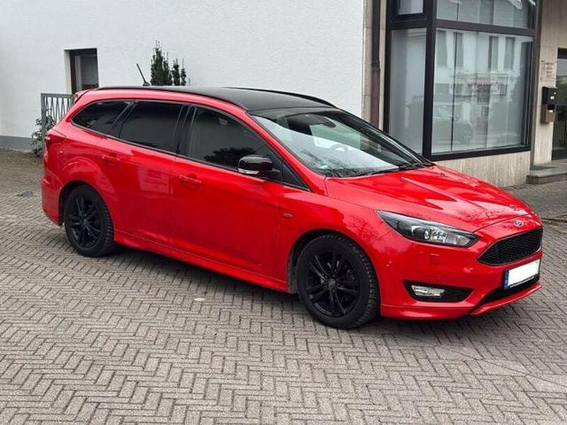 Gebraucht Ford Focus ST-Line 140 PS (102 kW) 2018 Rot Limousine