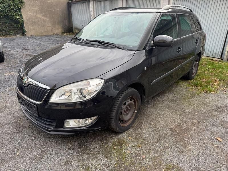 Schwarz Gebraucht 2011 Skoda Fabia Style Kombi | 1.999 € (Superpreis) - Bild 1/4