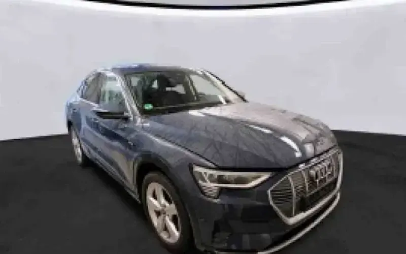 Gebraucht Audi Q8 Sportback e-tron Advanced Plus 300 kW (408 PS) 2022 Blau SUV