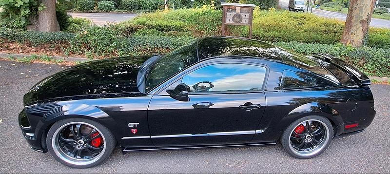 Schwarz Gebraucht 2006 Ford Mustang GT Coupé | 16.500 € (Fairer Preis) - Bild 1/4