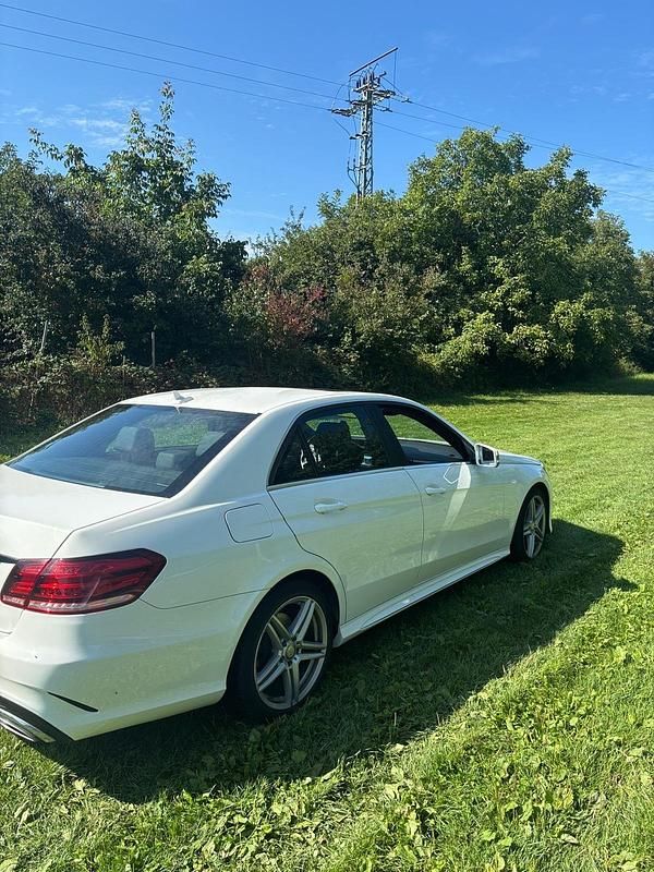Weiß Gebraucht 2015 Mercedes E350 Limousine | 13.900 € (Guter Preis) - Bild 1/4