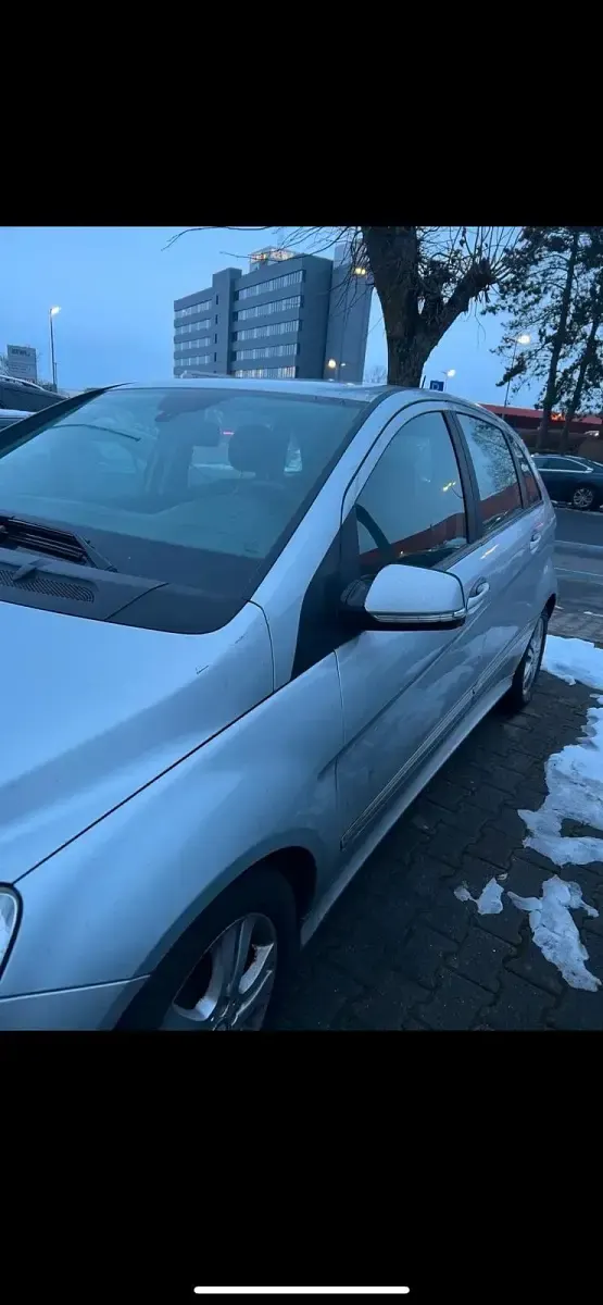 Gebraucht Mercedes B180 109 PS (80 kW) 2010 Silber Van / Kleinbus