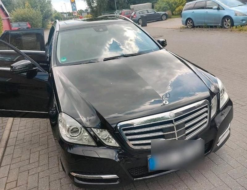 Schwarz Gebraucht 2011 Mercedes 350 Kombi | 13.000 € (Fairer Preis) - Bild 1/4