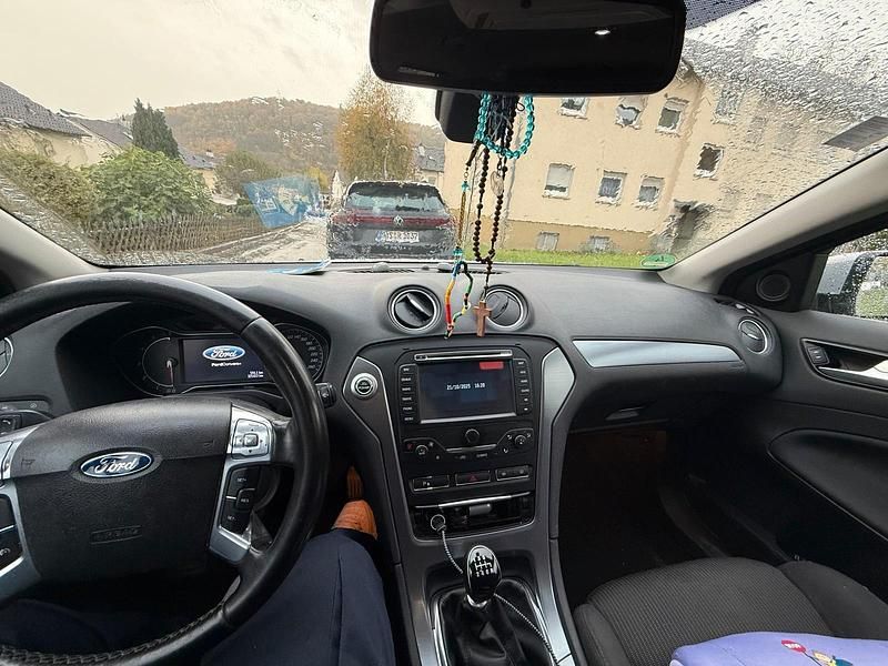 Grau Gebraucht 2011 Ford Mondeo Kombi | 1.500 € (Superpreis) - Bild 1/4