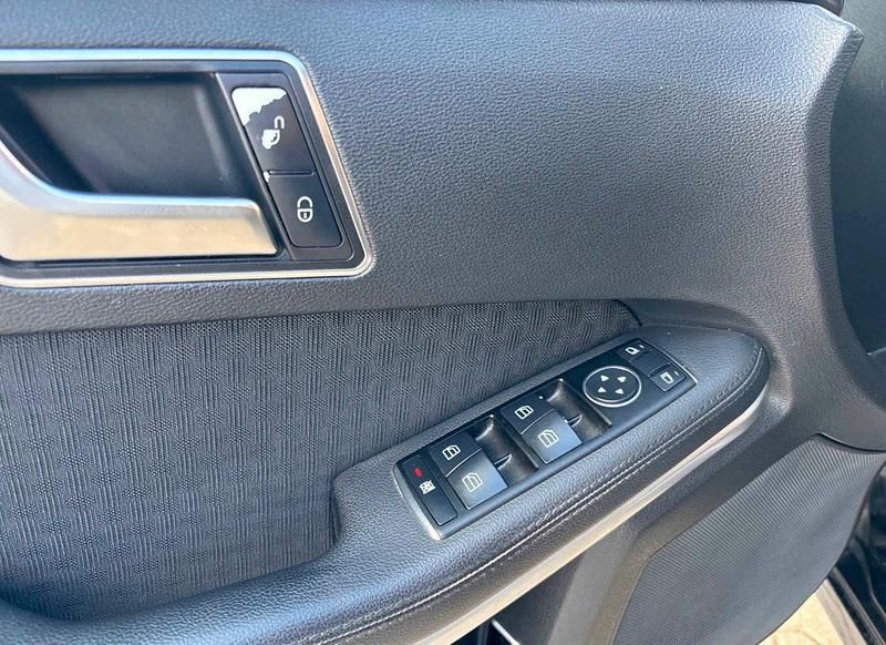 Gebraucht Mercedes E220 170 PS (125 kW) 2013 Schwarz Kombi