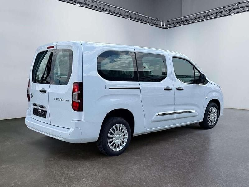 Neu Toyota Proace Verso Business Edition 110 PS (80 kW) 2025 Khaki grün metallic Kombi