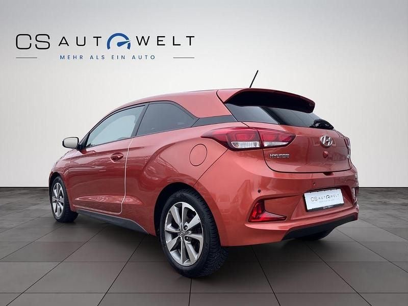 Gebraucht Hyundai i20 Trend 101 PS (74 kW) 2016 Orange Coupé