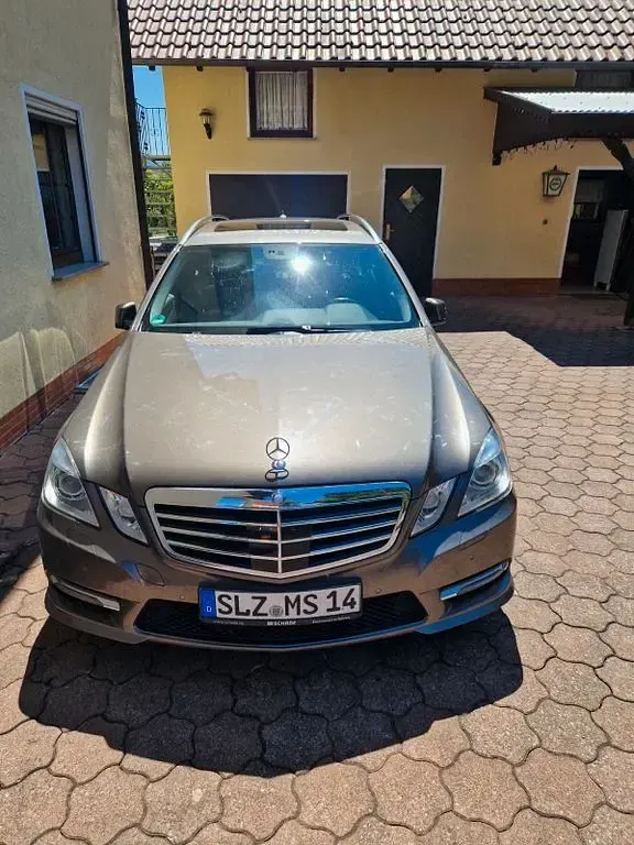Gebraucht Mercedes 220 170 PS (125 kW) 2013 Braun Limousine