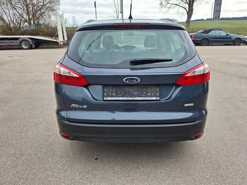 Używany Ford Focus SYNC Edition 125 KM (91 kW) 2014 Czarny Kombi