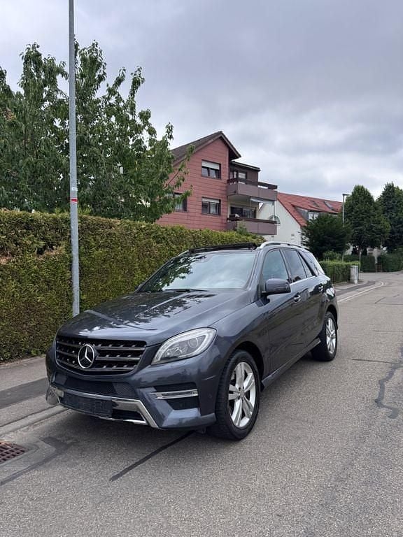 Grau Gebraucht 2015 Mercedes ML350 SUV | 17.490 € (Guter Preis) - Bild 1/4
