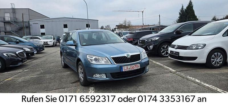 Grau Gebraucht 2012 Skoda Octavia Ambiente Kombi | 3.999 € (Superpreis) - Bild 1/4