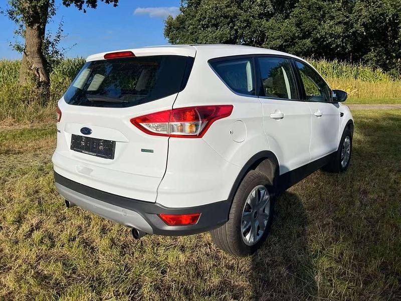 Gebraucht Ford Kuga Trend 150 PS (110 kW) 2016 Weiß SUV