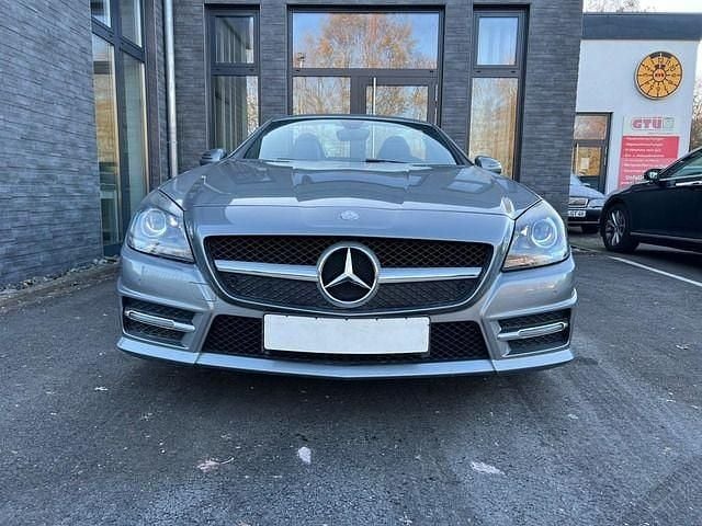 Grau (metallic) Gebraucht 2014 Mercedes SLK200 AMG line Cabrio | 19.450 € (Etwas zu teuer) - Bild 1/4