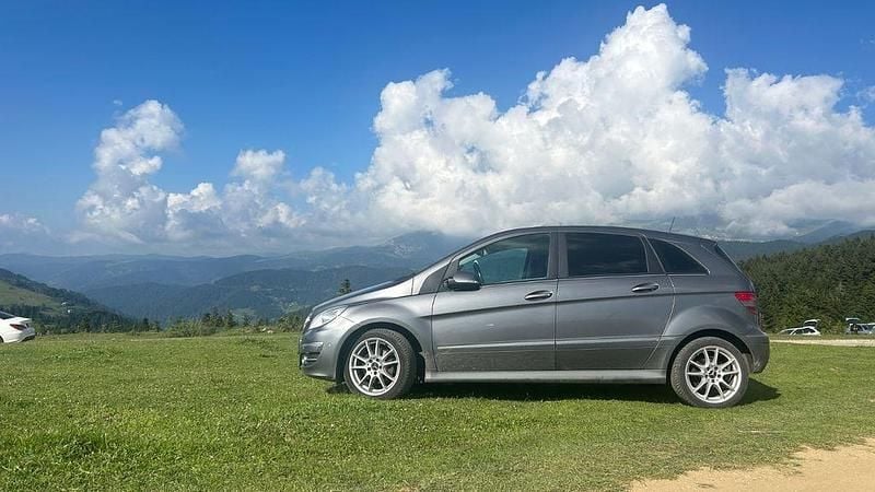 Grau Gebraucht 2011 Mercedes B180 Avantgarde Van / Kleinbus | 4.800 € (Fairer Preis) - Bild 1/4