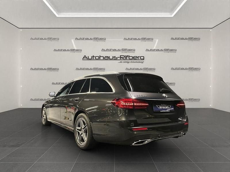 Gebraucht Mercedes E300 AMG 306 PS (225 kW) 2022 Grau Limousine