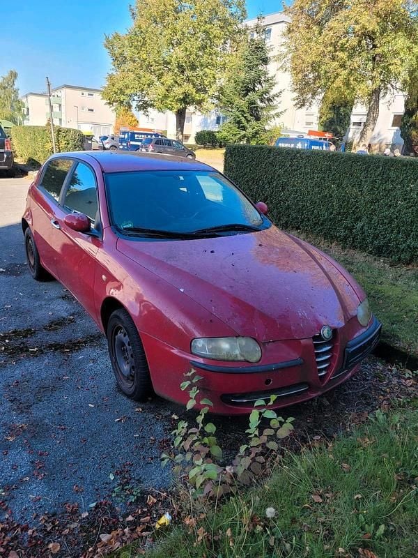 Rot Gebraucht 2006 Alfa Romeo 147 Kleinwagen | 500 € - Bild 1/2