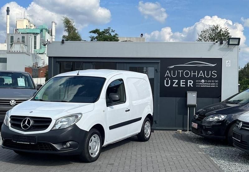 Weiß Gebraucht 2014 Mercedes Citan 109 Van / Kleinbus | 7.990 € (Guter Preis) - Bild 1/4