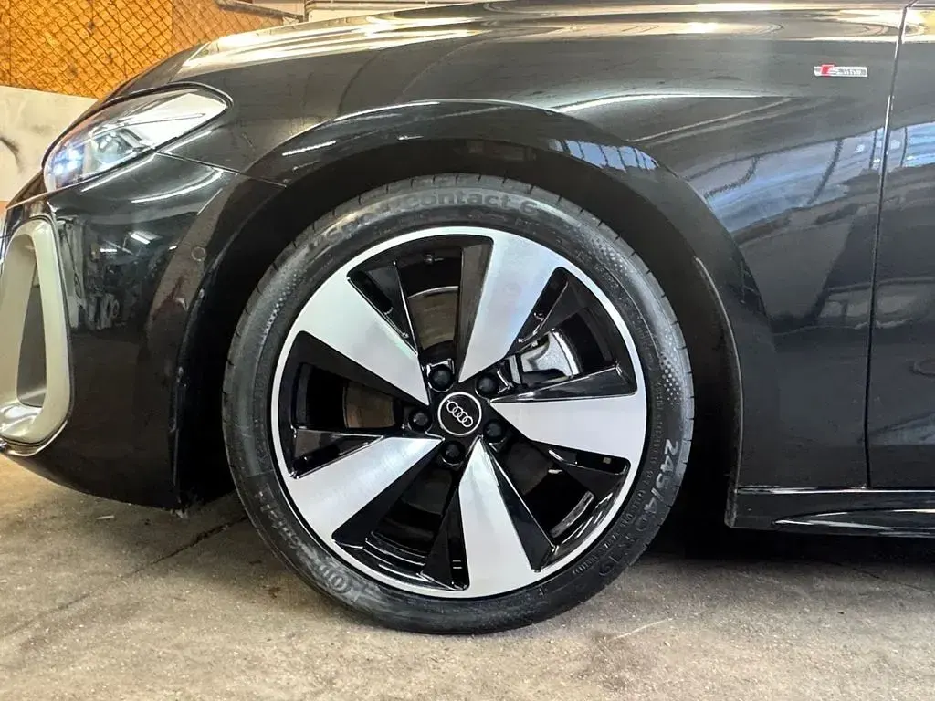 Gebraucht Audi A5 Ambiente 204 PS (150 kW) 2025 Mythosschwarz metallic Kombi