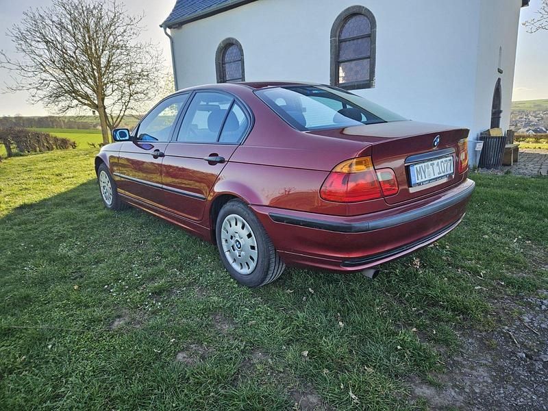 Gebraucht BMW 318 118 PS (86 kW) 1998 Rot Limousine