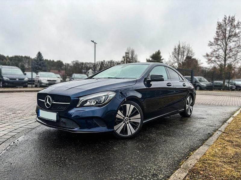 Gebraucht Mercedes CLA220 184 PS (135 kW) 2017 Blau Limousine