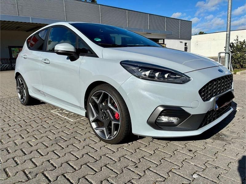 Grau Gebraucht 2019 Ford Fiesta Performance Edition Kleinwagen | 15.400 € (Guter Preis) - Bild 1/4
