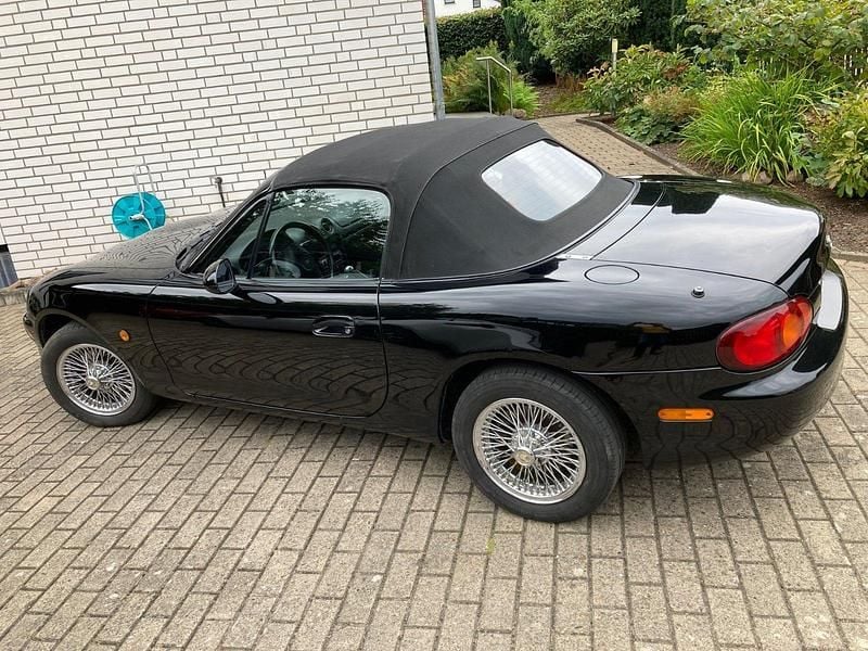 Second-hand Mazda MX5 110 CP (80 kW) 1998 Negru Cabrio