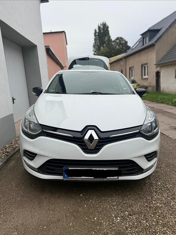Weiß Gebraucht 2018 Renault Clio IV LIMITED Kleinwagen | 8.450 € - Bild 1/4