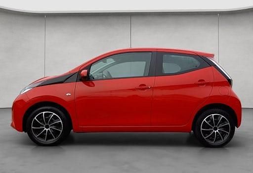 Gebraucht Toyota Aygo X-play 69 PS (50 kW) 2014 Rot Kleinwagen