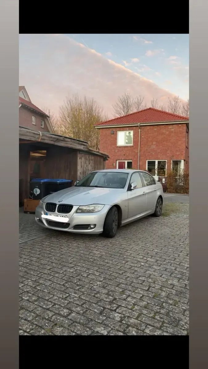 Gebraucht BMW 318 143 PS (105 kW) 2009 Silber Limousine