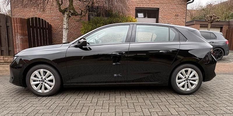 Gebraucht Opel Astra Edition 110 PS (80 kW) 2024 Schwarz Limousine