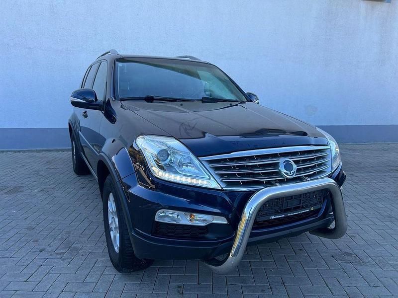 Blau Gebraucht 2016 Ssangyong (KGM) Rexton SUV | 5.400 € - Bild 1/4